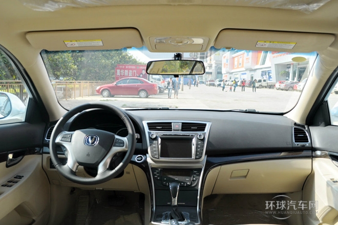 2013款 1.8T 自動尊崇型