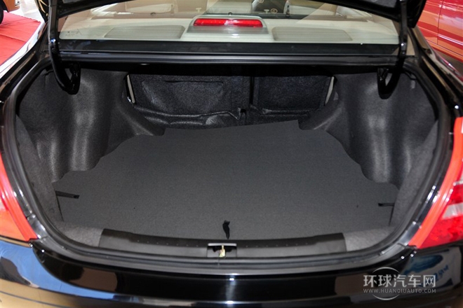 2012款 1.8L 自動尊貴型