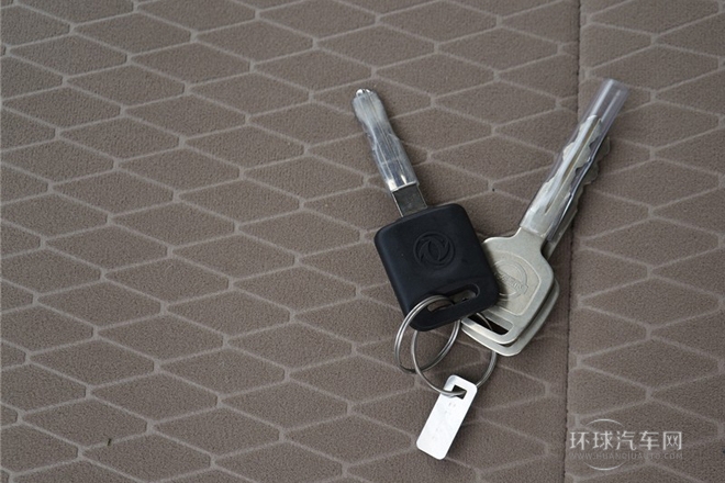 2013款 2.4L兩驅高級型5座ZN6494