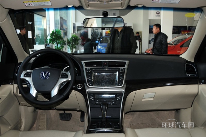 2013款 1.8T 自動尊貴型 國IV