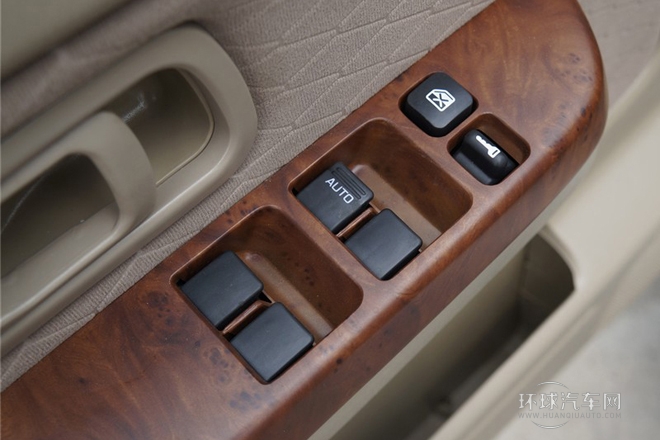 2013款 2.4L四驅標準型5座ZN6494