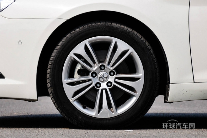 2013款 2.3T 豪華版