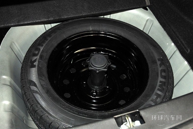 2011款 1.8T 自動尊貴型