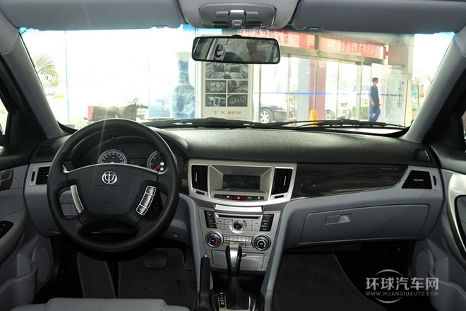 2011款 1.8T 自動尊貴型