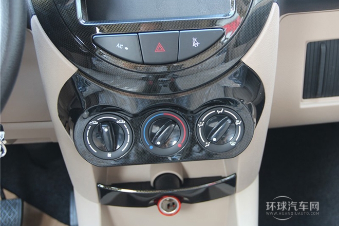 2011款 1.0L 手動標(biāo)準(zhǔn)型