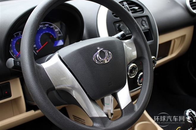 2014款 CROSS 1.3L 手動(dòng)進(jìn)取型