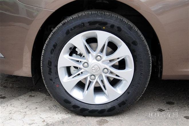 2013款1.8L自動(dòng)   舒適型