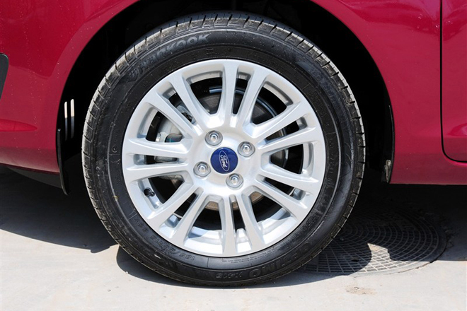 2013款 兩廂 1.5L 自動(dòng)時(shí)尚型