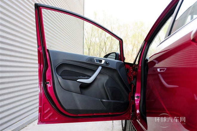 2013款 兩廂 1.5L 自動時尚型