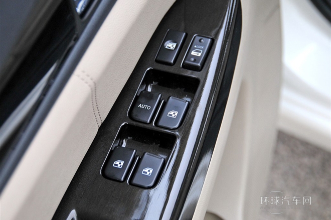 2012款 三廂 1.5L 手動(dòng)舒適型