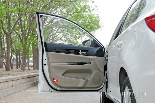 2012款 三廂 1.5L 手動(dòng)舒適型