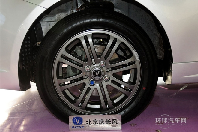 2012款 三廂 1.5L 手動(dòng)運(yùn)動(dòng)型