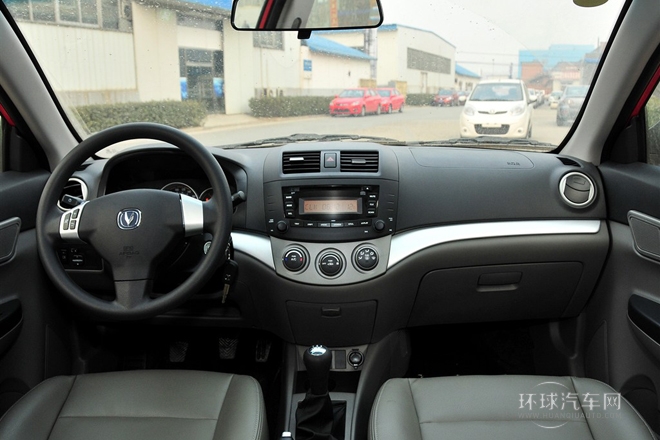 2012款 三廂 1.5L 手動尊貴型