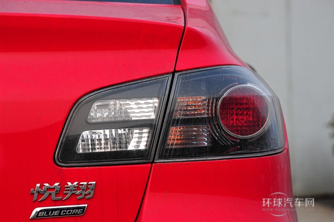 2012款 三廂 1.5L 手動尊貴型