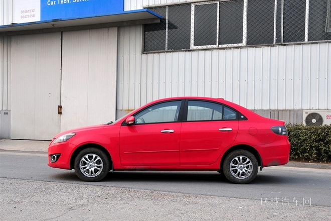 2012款 三廂 1.5L 手動(dòng)尊貴型