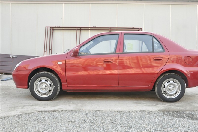 2012款 1.0L 手動進取型