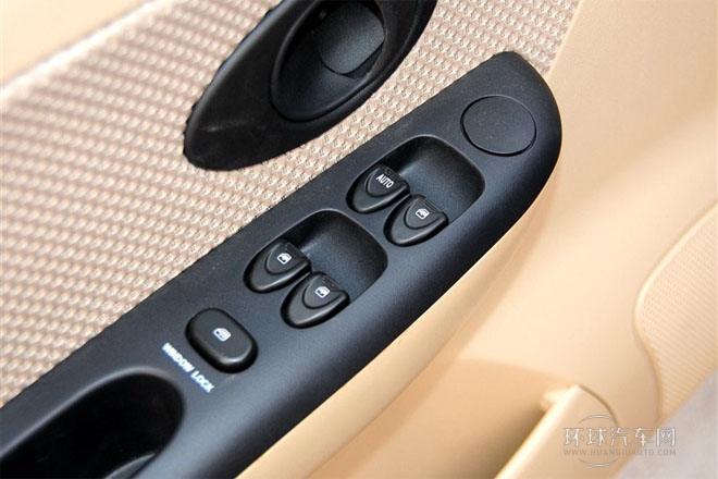 2012款 改款 1.0L 手動(dòng)P-TEC舒適型