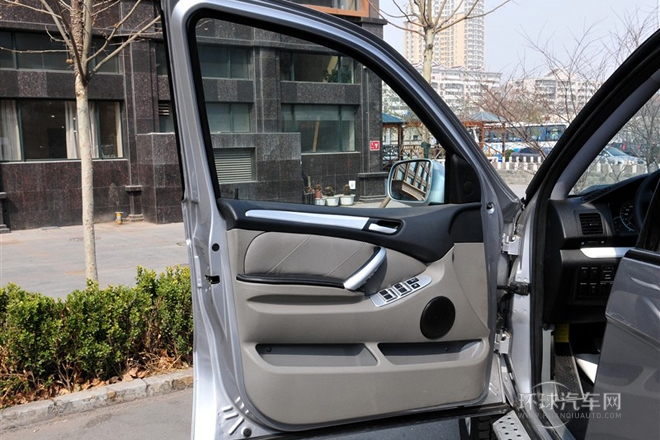 2011款 2.0L 手動兩驅(qū)豪華型