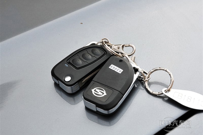 2011款 2.0L 手動兩驅(qū)超豪華型