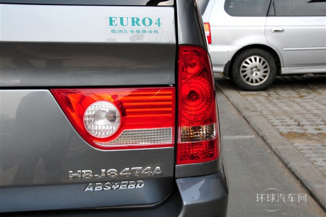 2011款 2.0L 手動兩驅超豪華型