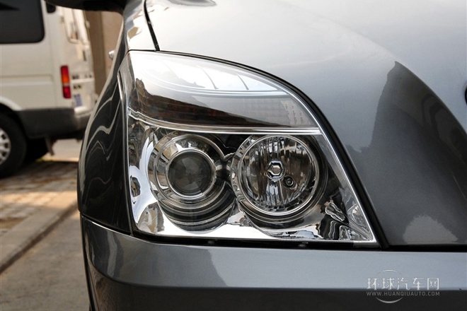 2011款 2.0L 手動兩驅超豪華型