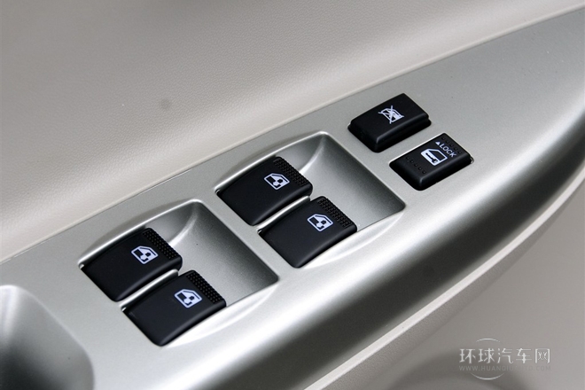 2012款 1.5L 手動夢幻型