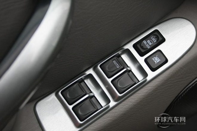 2011款 2.0L 自動兩驅超豪華型