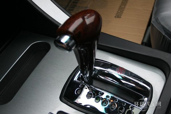 2011款 2.0L 自動(dòng)兩驅(qū)超豪華型