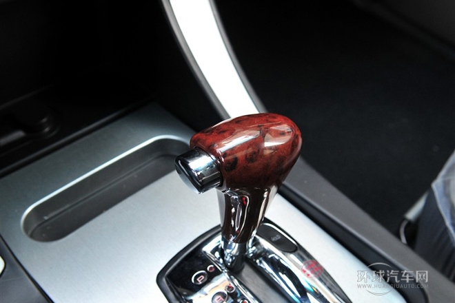 2011款 2.4L 自動兩驅超豪華型