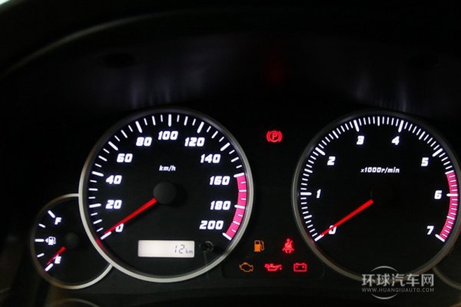 2011款 2.4L 手動(dòng)四驅(qū)豪華型