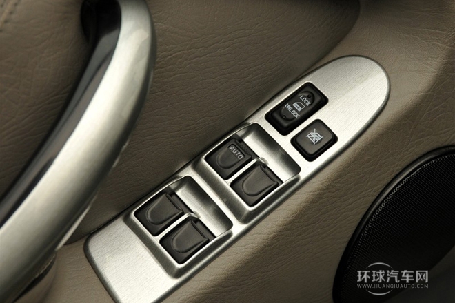 2011款 2.4L 手動四驅超豪華型