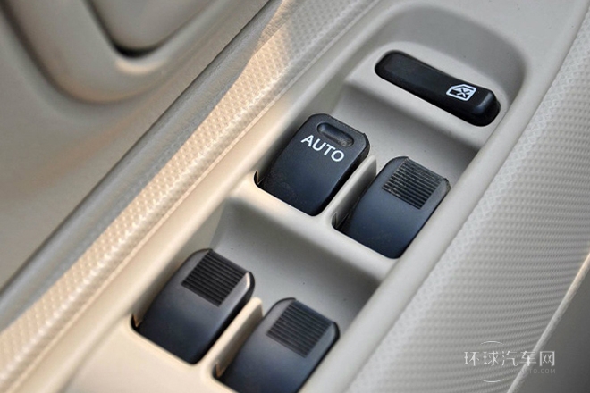 2011款 超值版 1.5L 手動5座