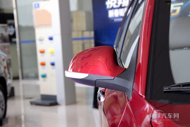 2012款 1.5L 自動(dòng)運(yùn)動(dòng)型