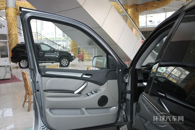 2011款 2.4L 自動(dòng)四驅(qū)超豪華型