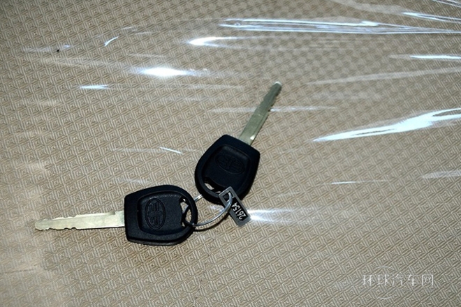 2011款 超值版 1.3L 手動(dòng)5座