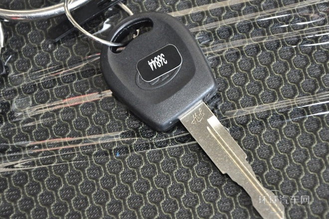 2013款 1.5L 手動(dòng)7座時(shí)尚舒適型