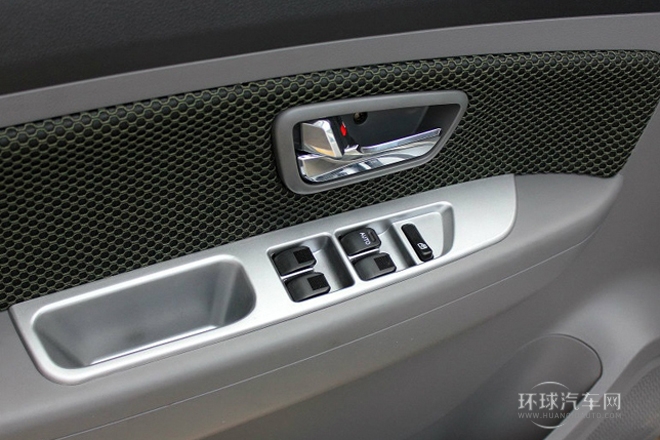 2013款 1.5L 自動5座時尚版