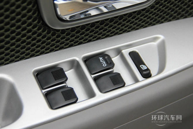 2013款 1.5L 手動7座都市時尚版