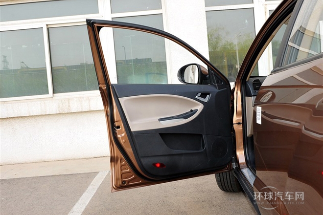 2013款 2.4L 自動尊貴型