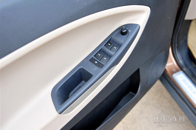 2013款 2.4L 自動尊貴型