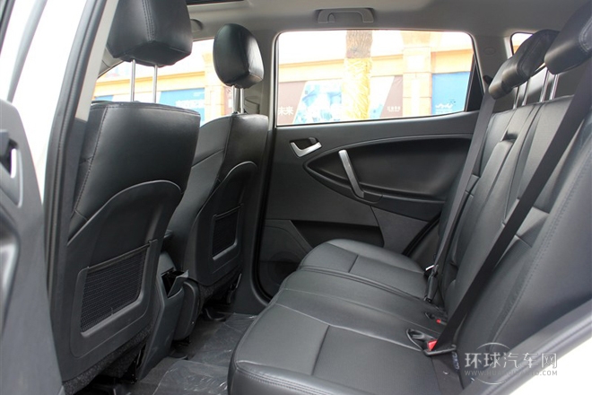 2013款 2.0L 自動尊貴型