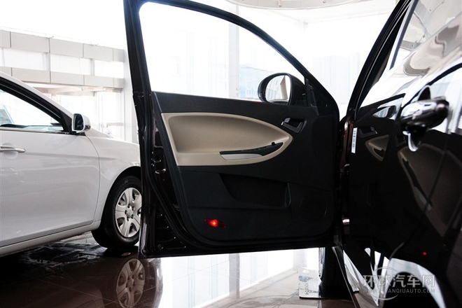 2013款 2.0L 手動尊貴型