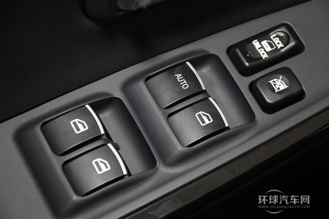 2013款 智尊版 綠靜2.0T手動四驅進取型