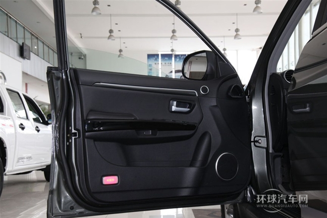 2013款 智尊版 綠靜2.0T手動四驅進取型