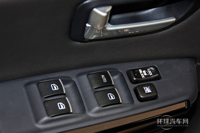 2013款 智尊版 綠靜2.0T手動兩驅進取型