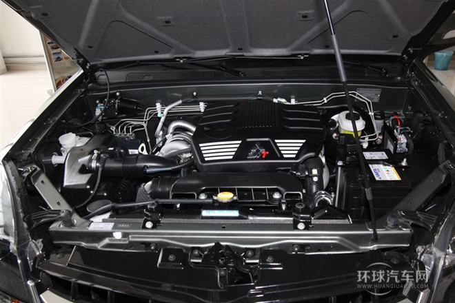 2013款 智尊版 2.0T手動四驅尊貴型