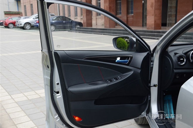 2013款 1.6L 自動(dòng)致酷型 國(guó)IV