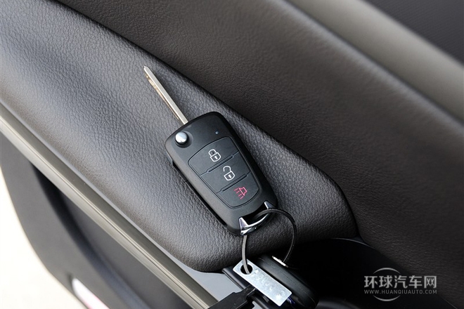 2012款 智尊版 綠靜2.0T手動四驅舒適型