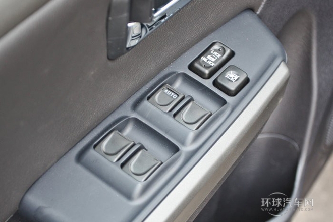 2012款 智尊版 綠靜2.0T手動兩驅舒適型