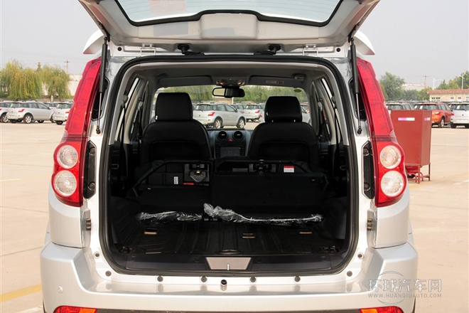 2012款 智尊版 綠靜2.0T自動四驅豪華型